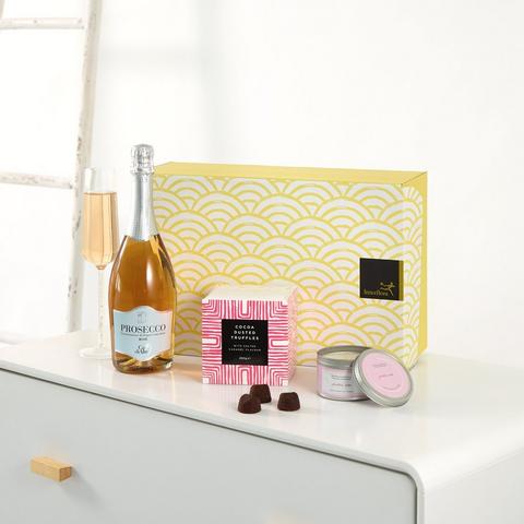 Prosecco Rosé, Salted Caramel Flavour Truffles & Candle Gift Set
