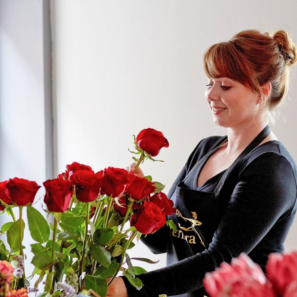 Image 3 of 4 of 18 Sumptuous Red Roses