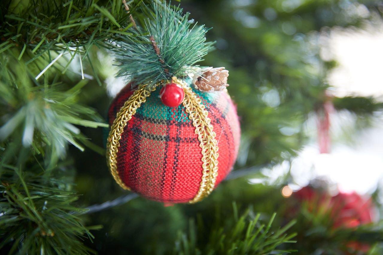 Diy-christmas-tree-decorations-1