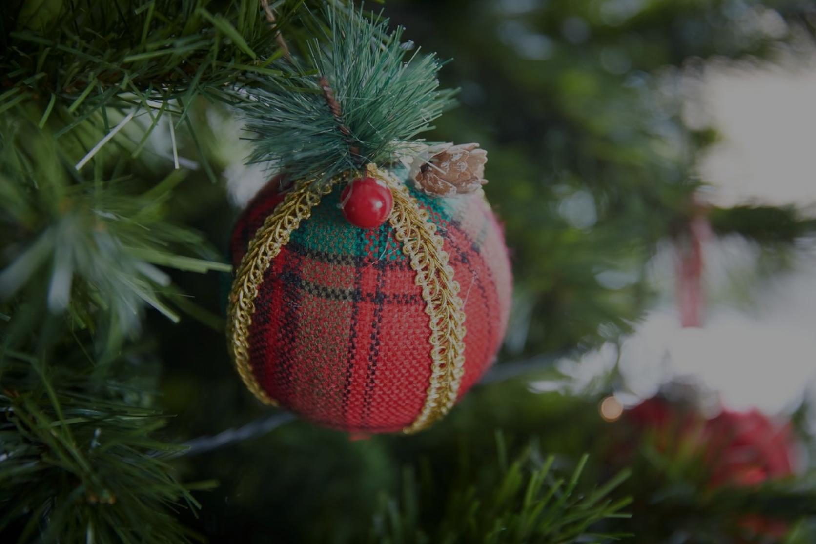 Diy-christmas-tree-decorations-1