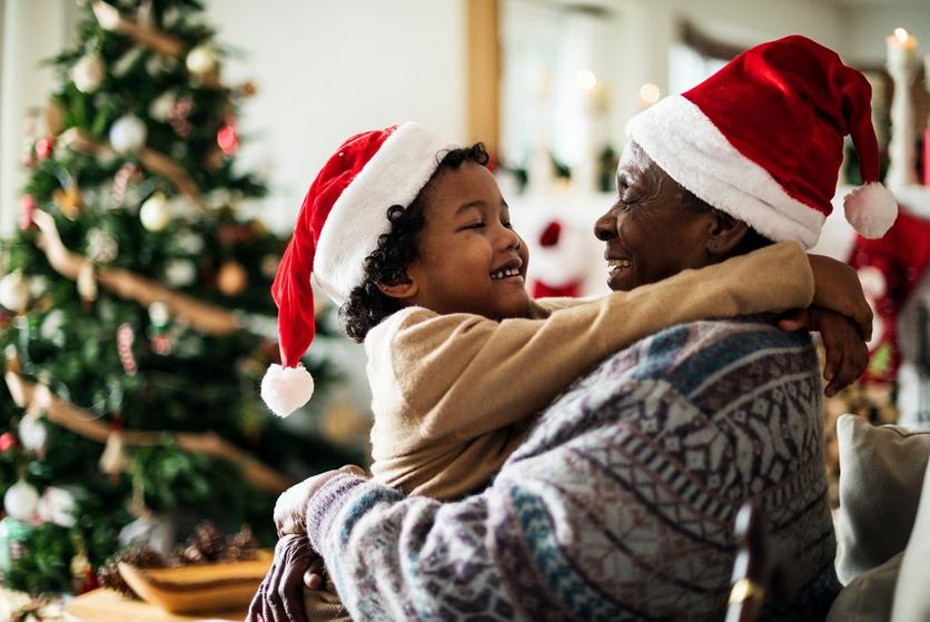 Father_and_daughter_wearing_santa_hats