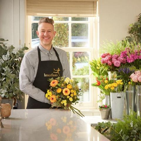 Florist-focus-spring-flowers-1