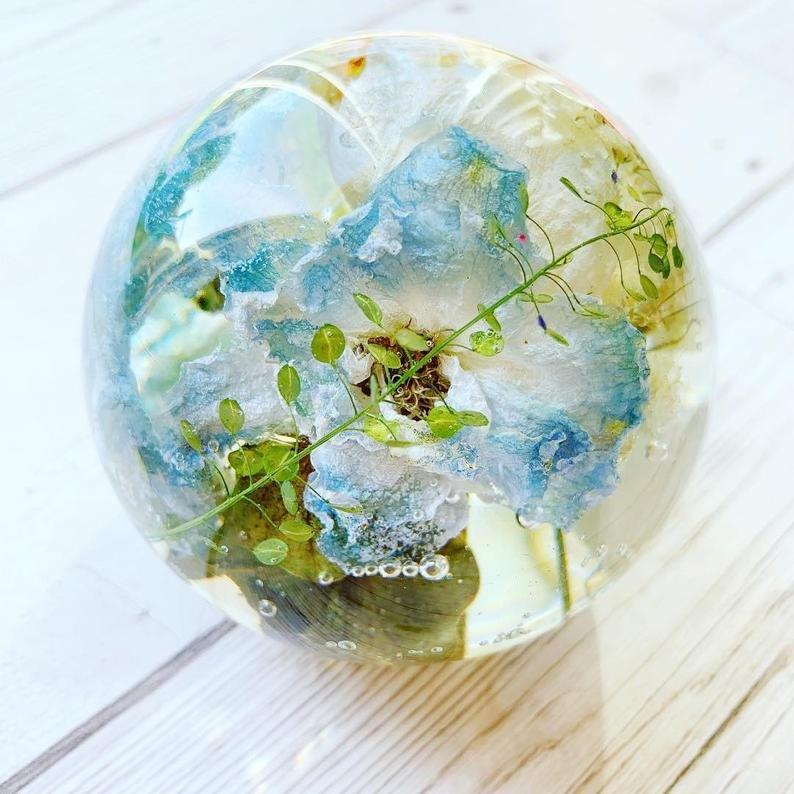 Flower-Resin-Paperweight