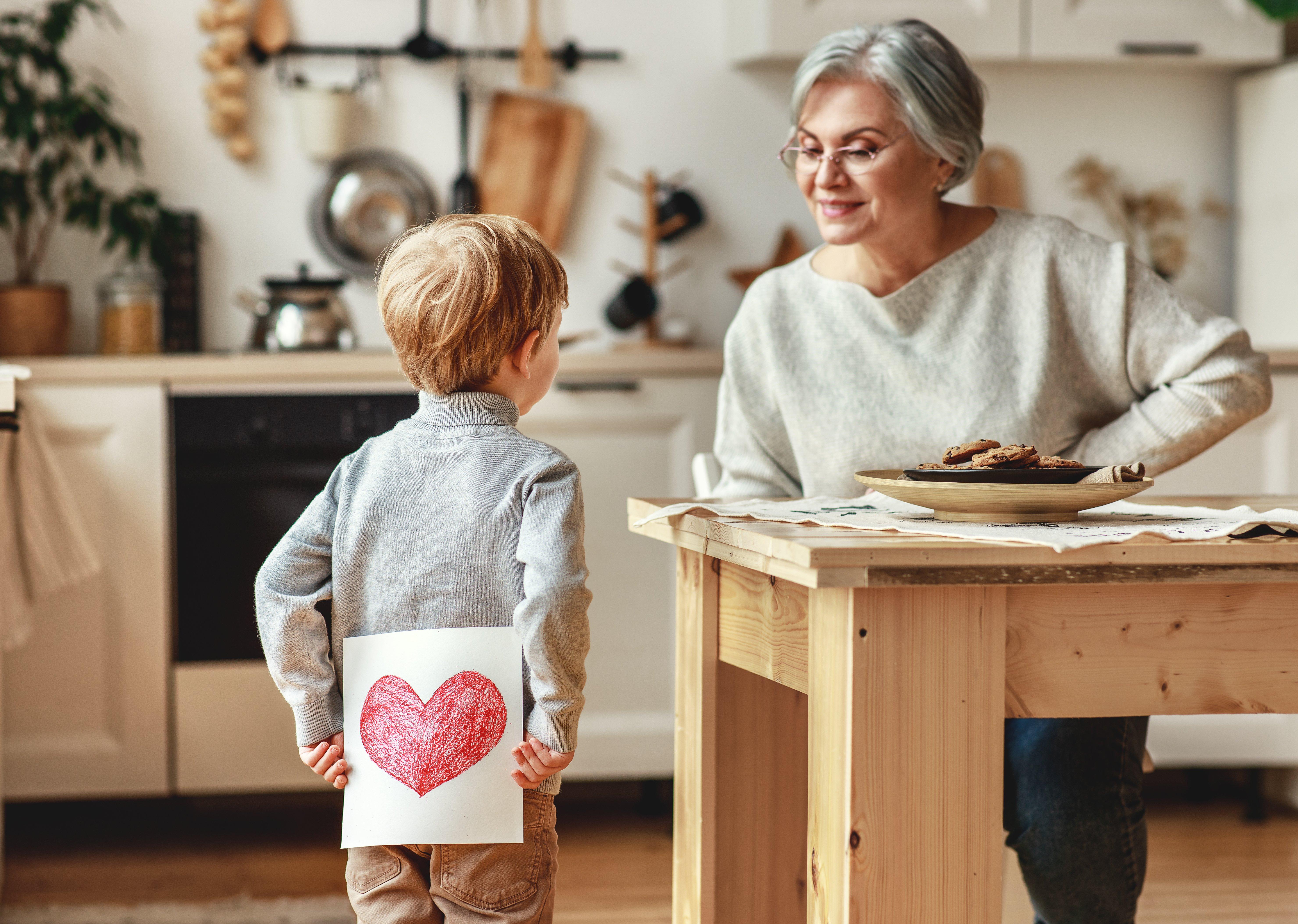 Grandson_and_grandma_with_picture