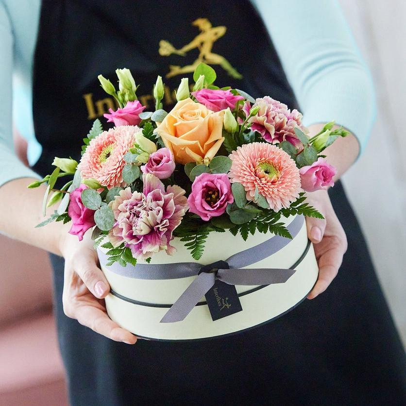 Hatbox-made-with-the-finest-flowers-pastels