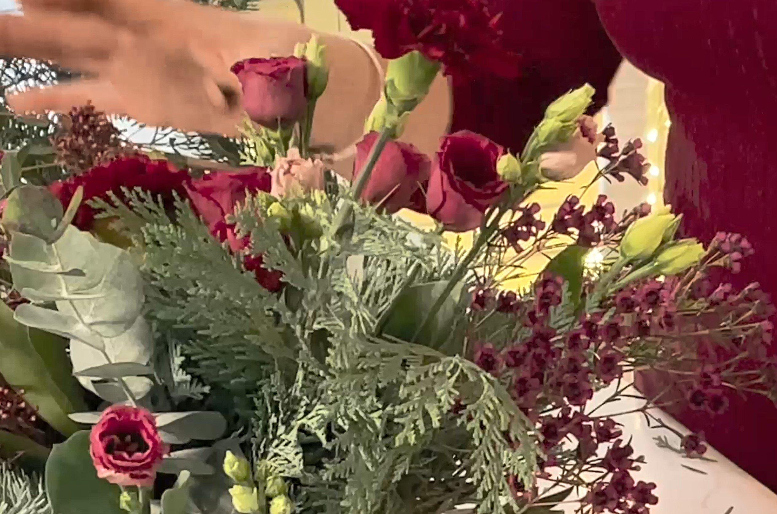 How to Make a Christmas Table centrepiece 2