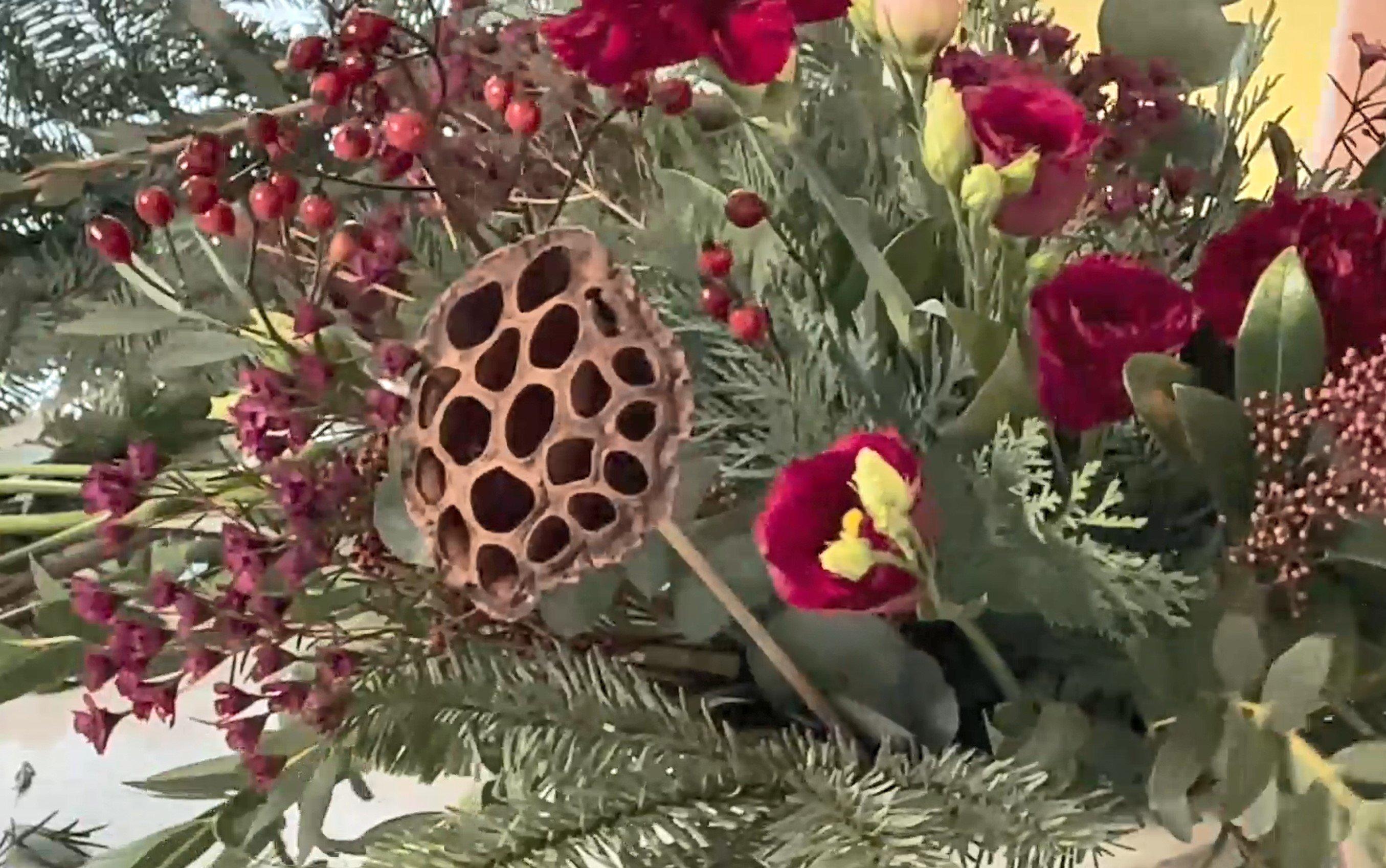 How to Make a Christmas Table centrepiece 4