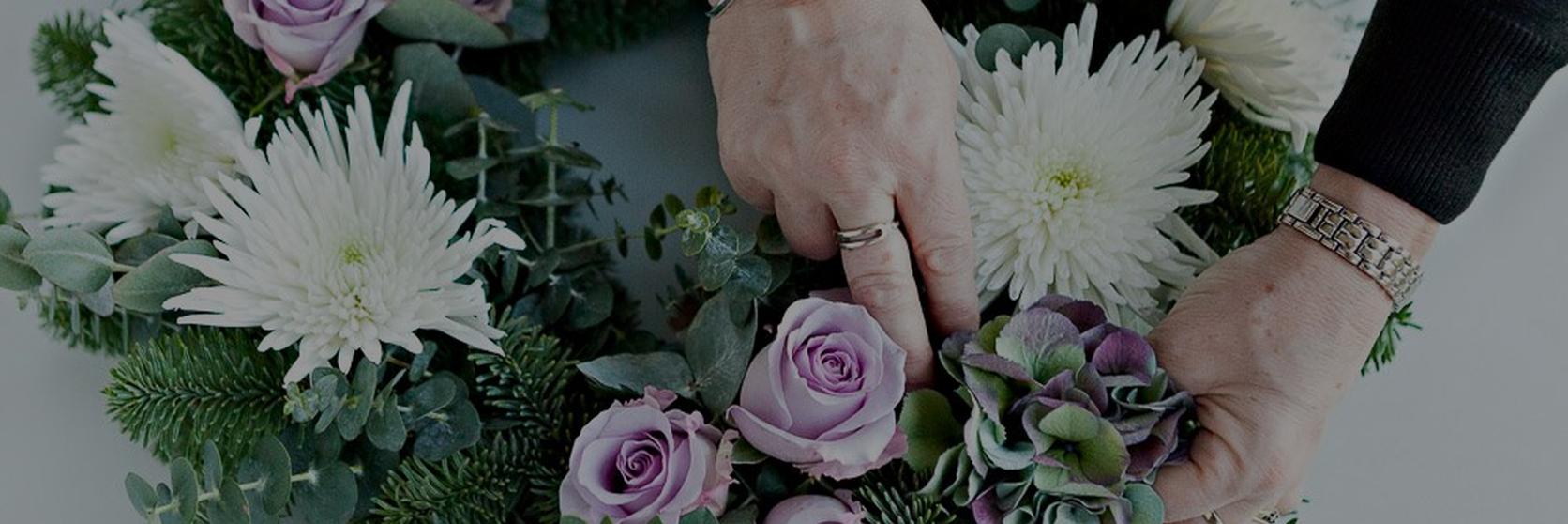 How-to-make-a-real-flower-Christmas-wreath-6