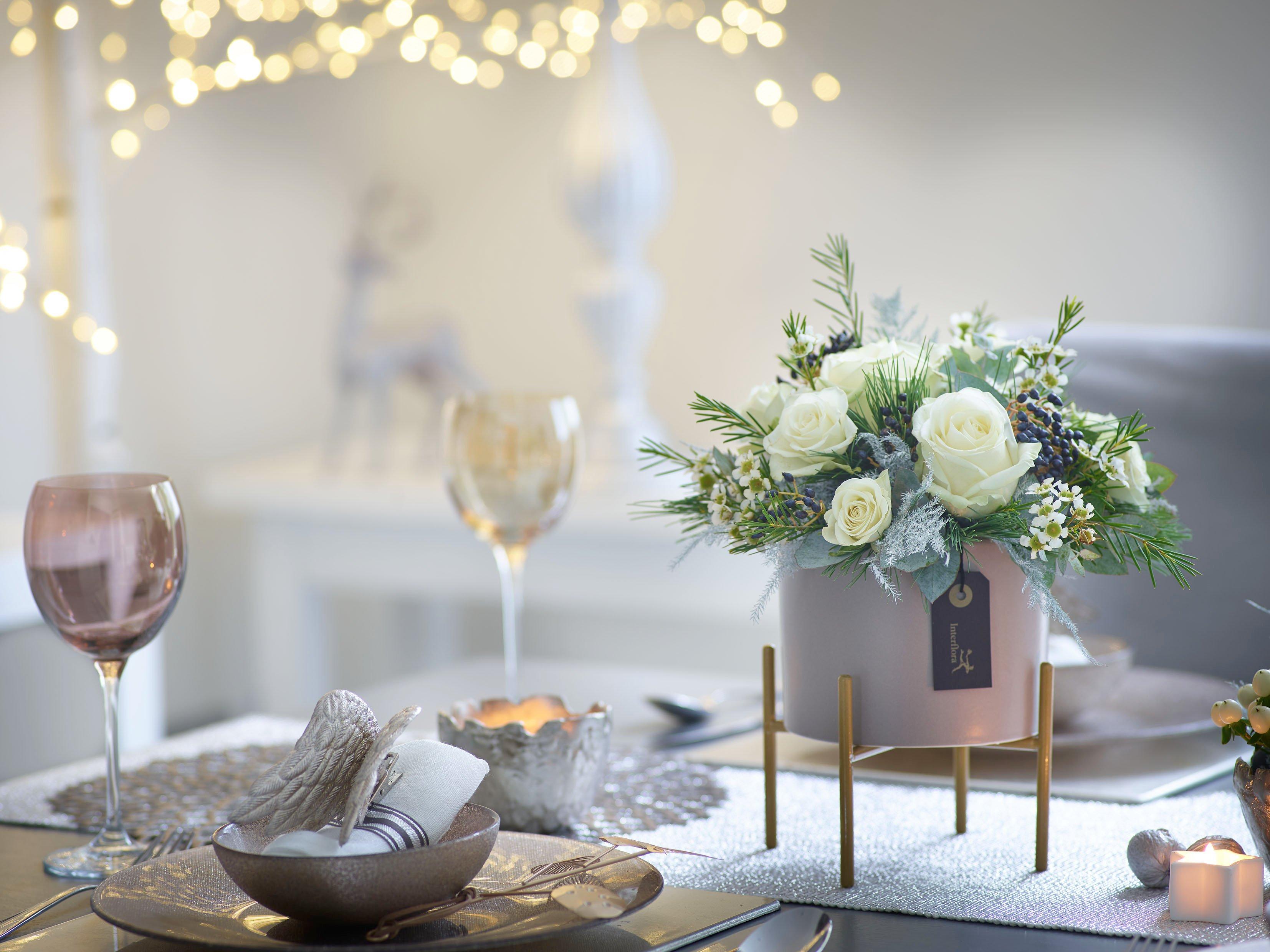 Interflora-ceramic-pot-arrangement-white-flowers