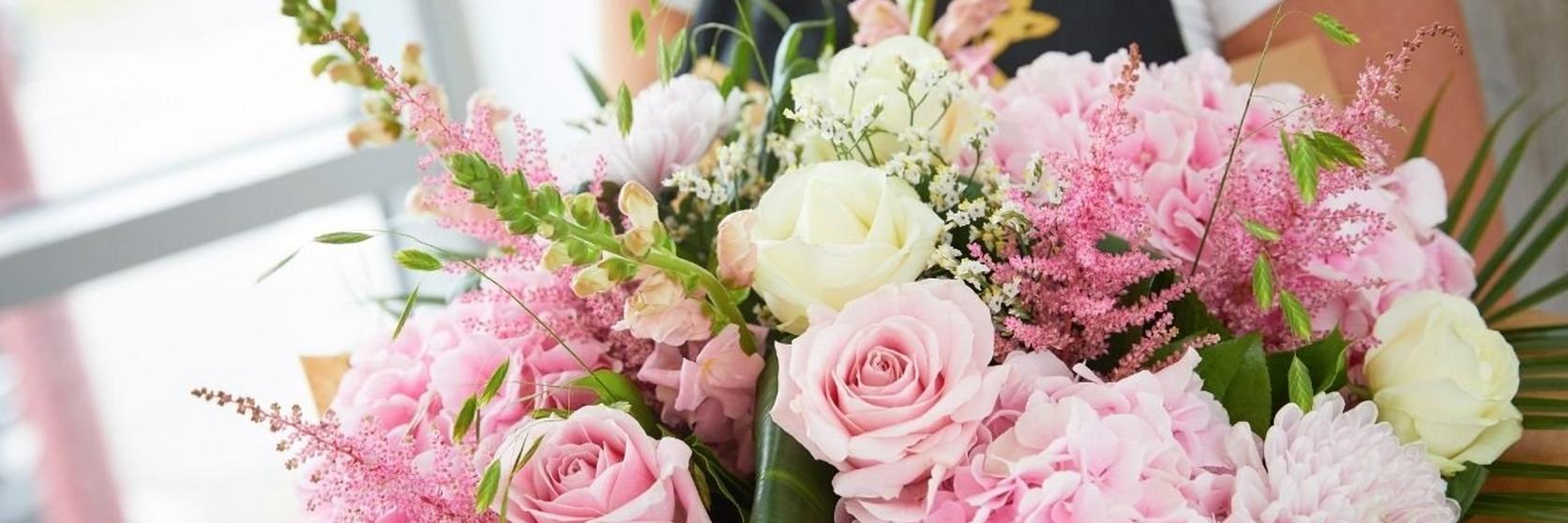Interflora-florist-pink-white-bouquet