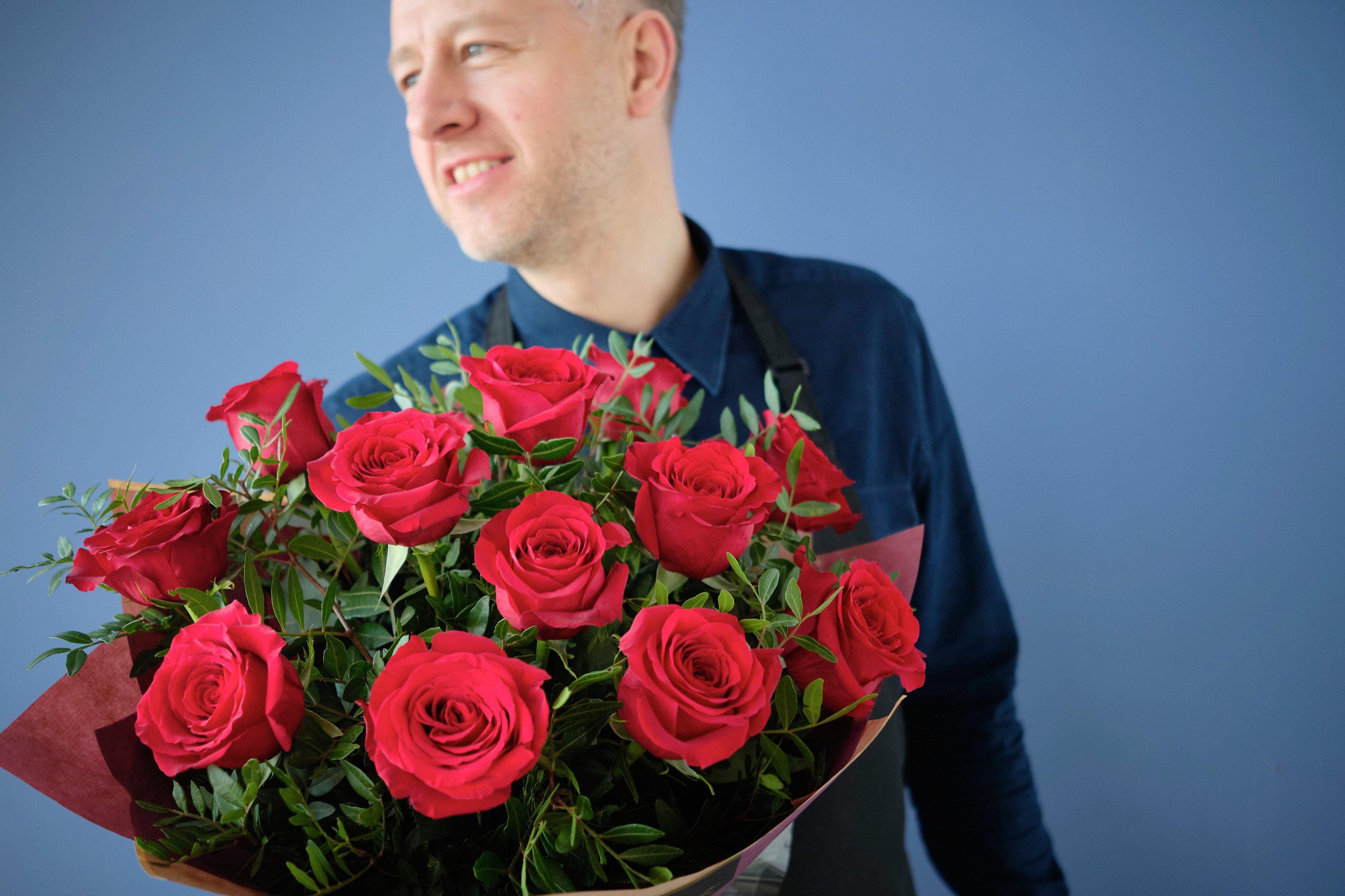 Interflora-florist-red-rose-bouquet-dozen