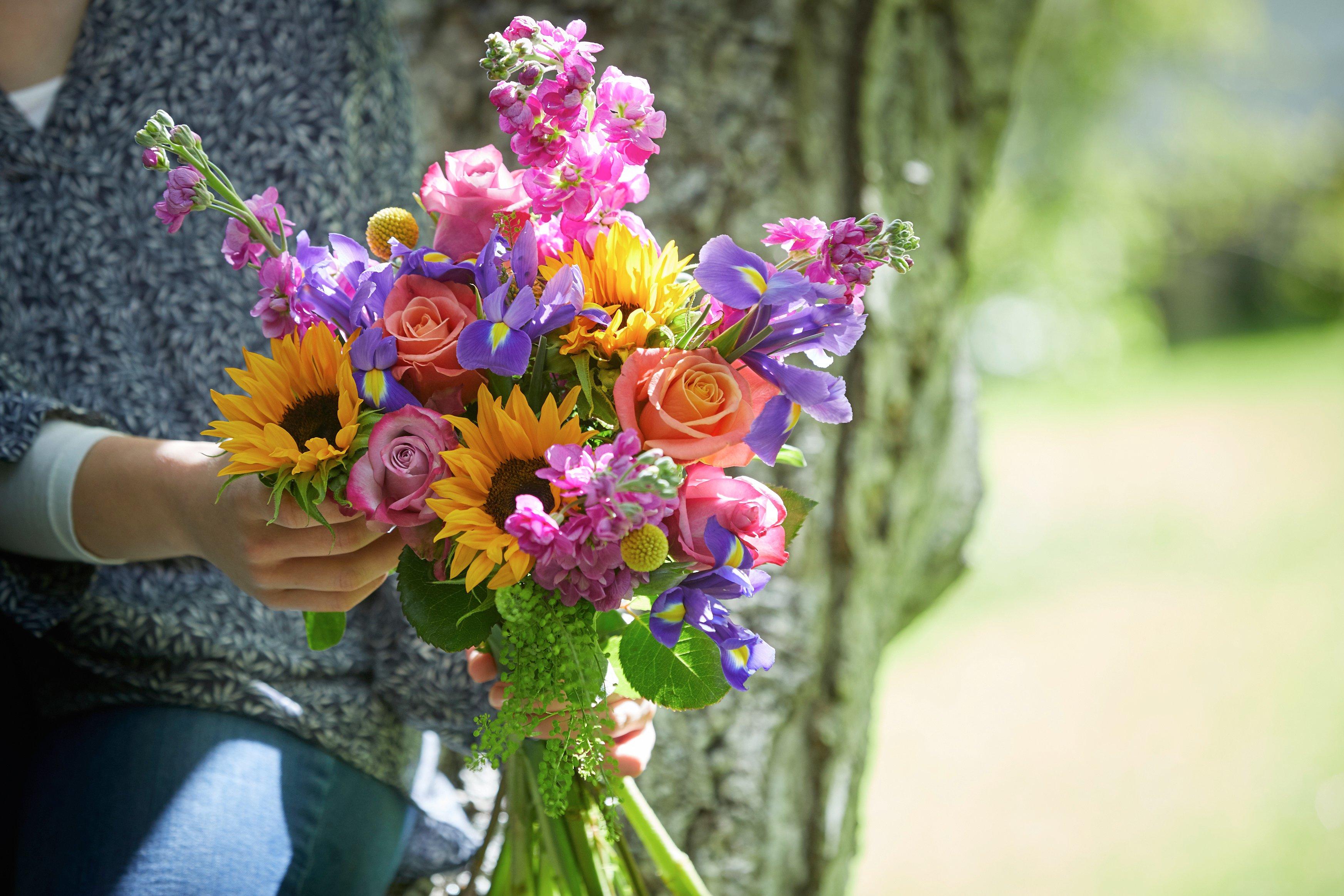Interflora-summer-sunflower-bouquet