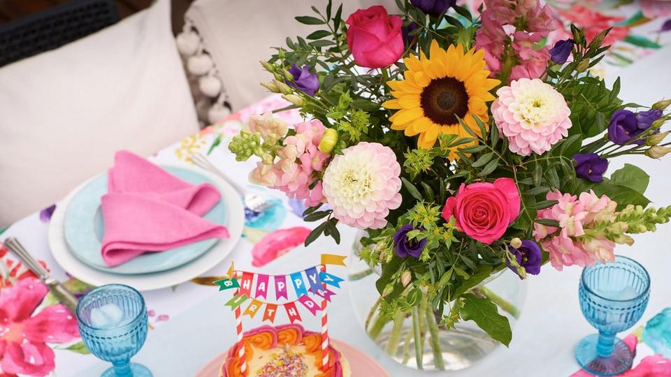 Interflora-sunflower-rose-vase-birthday-cake