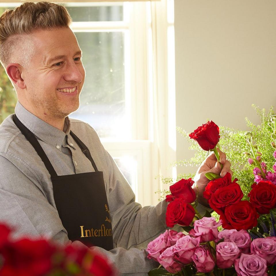 Image 4 of 5 of Luxury Dozen Red Roses with vase