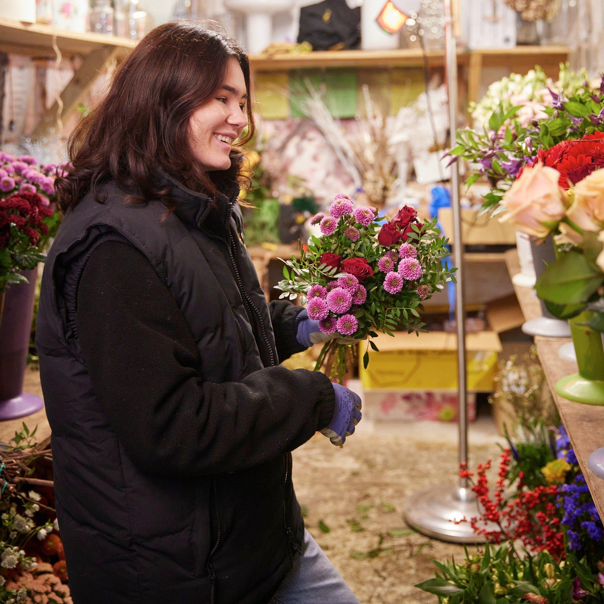 Classic Christmas Vase Christmas Flowers Interflora