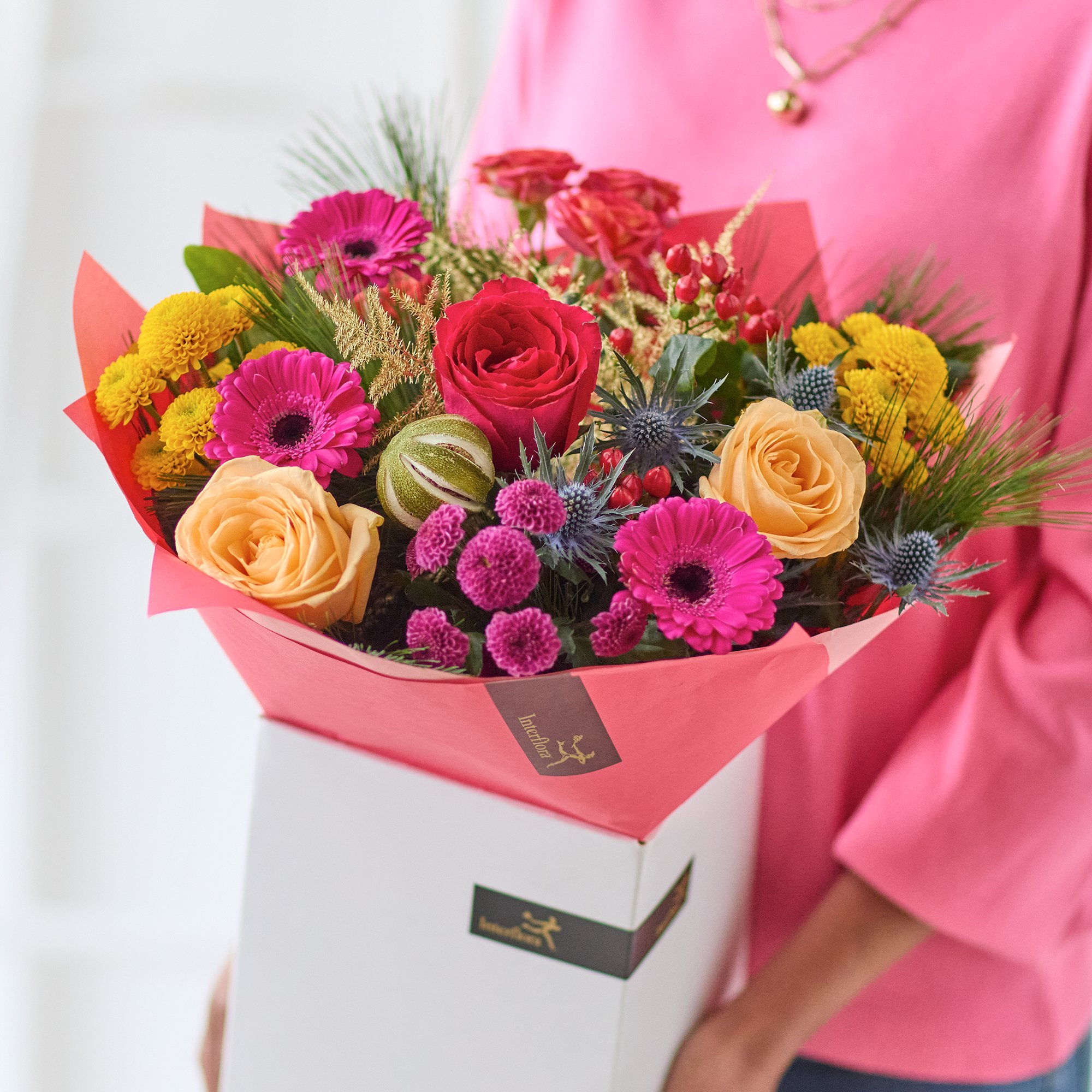 The Christmas Cheer | Christmas Flowers | Interflora