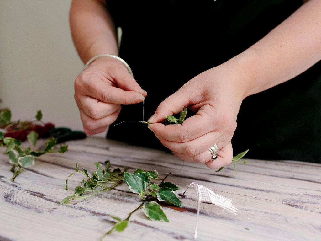 adding-wire-around-stems-floral-comb