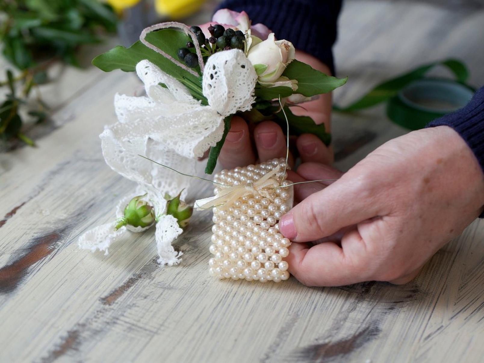 How to Make a Floral Vintage Wrist Corsage