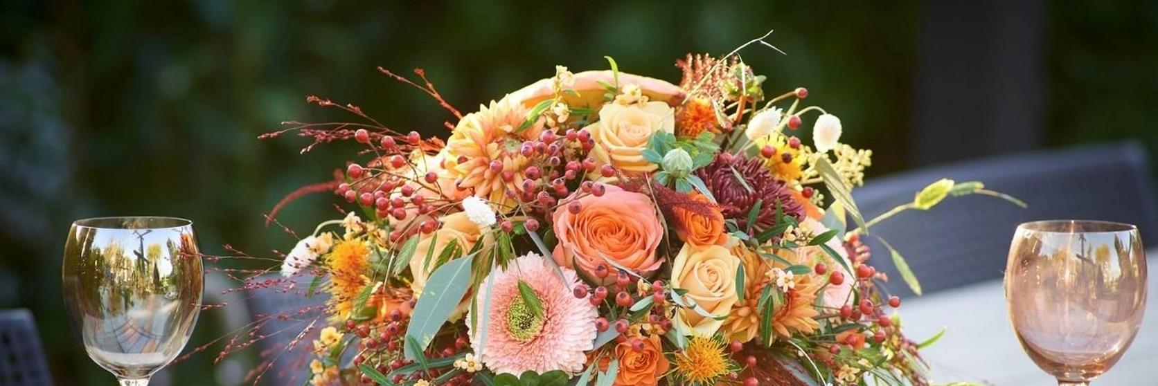 autumn-flower-arrangement-in-pumpkin