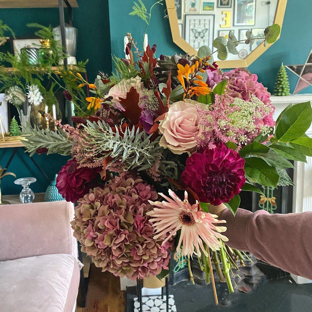 bouquet-flowers-dark-pinks-light-pinks