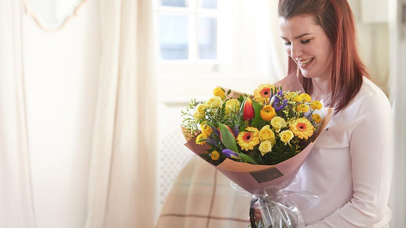 bouquet-in-hands-bright-flowers