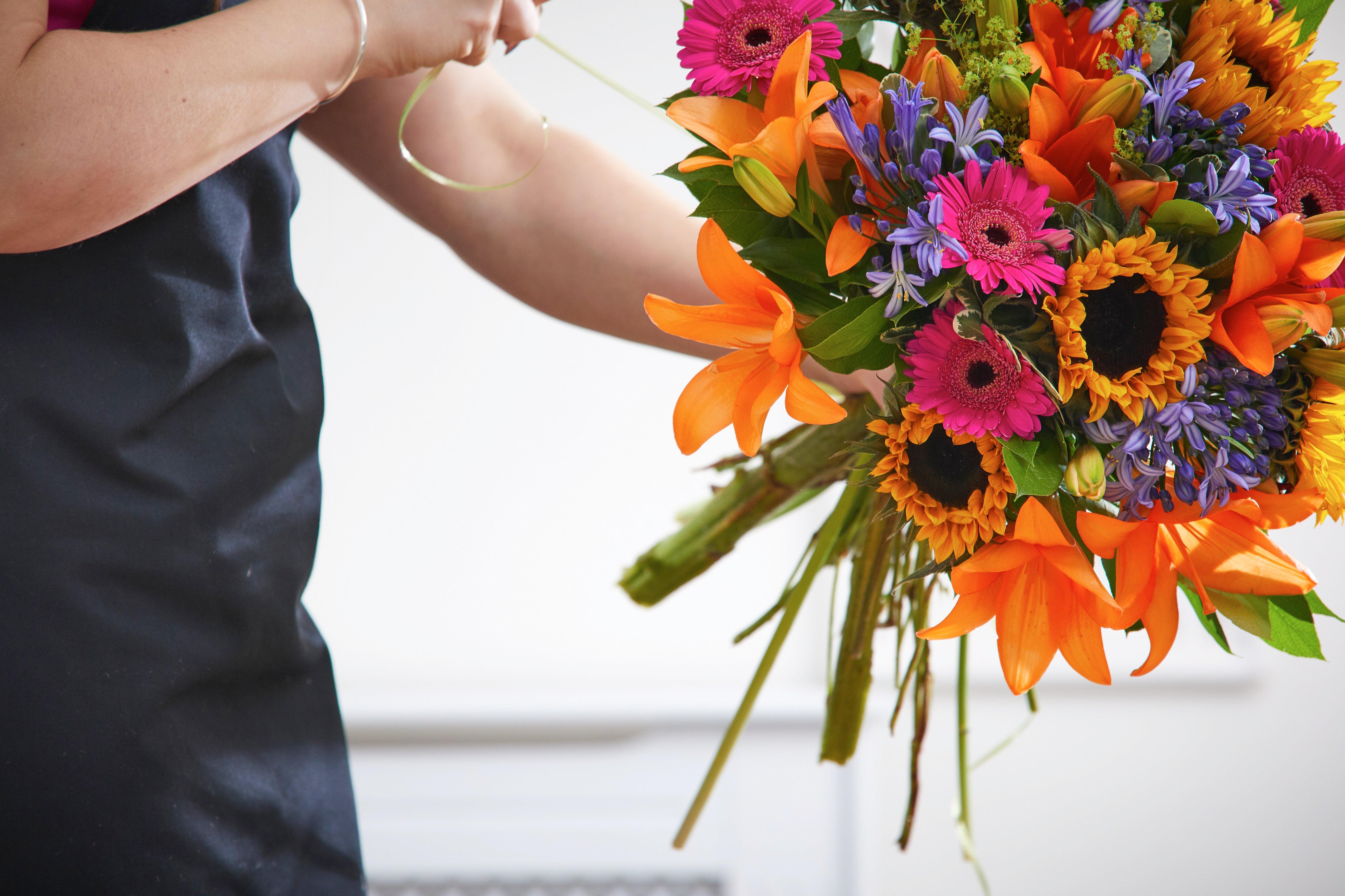 bouquet-sunflowers-germini-lily-florist