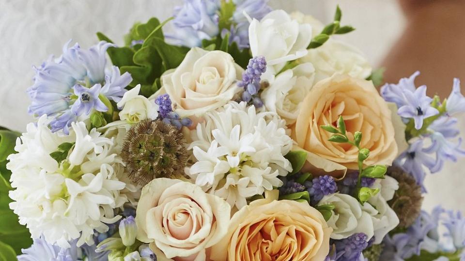 brides-hyacinth-bouquet-cropped