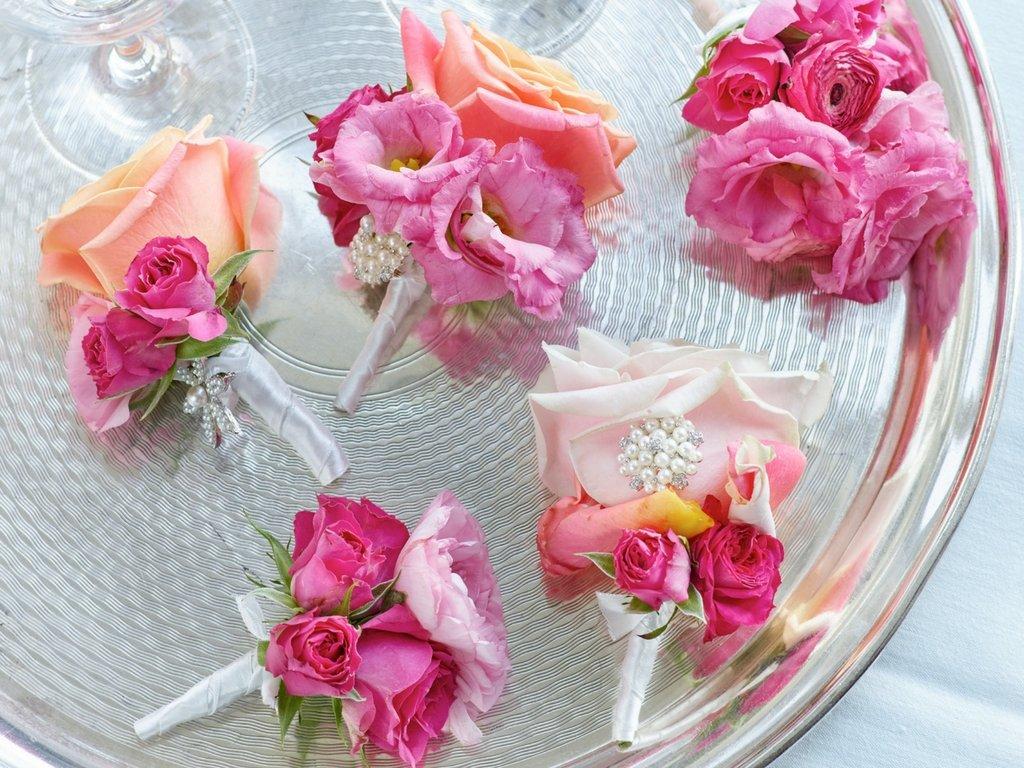 buttonholes-pink-peach-roses-lisianthus