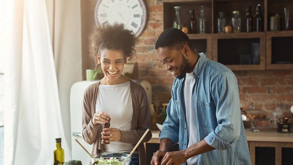 couple-cooking-together
