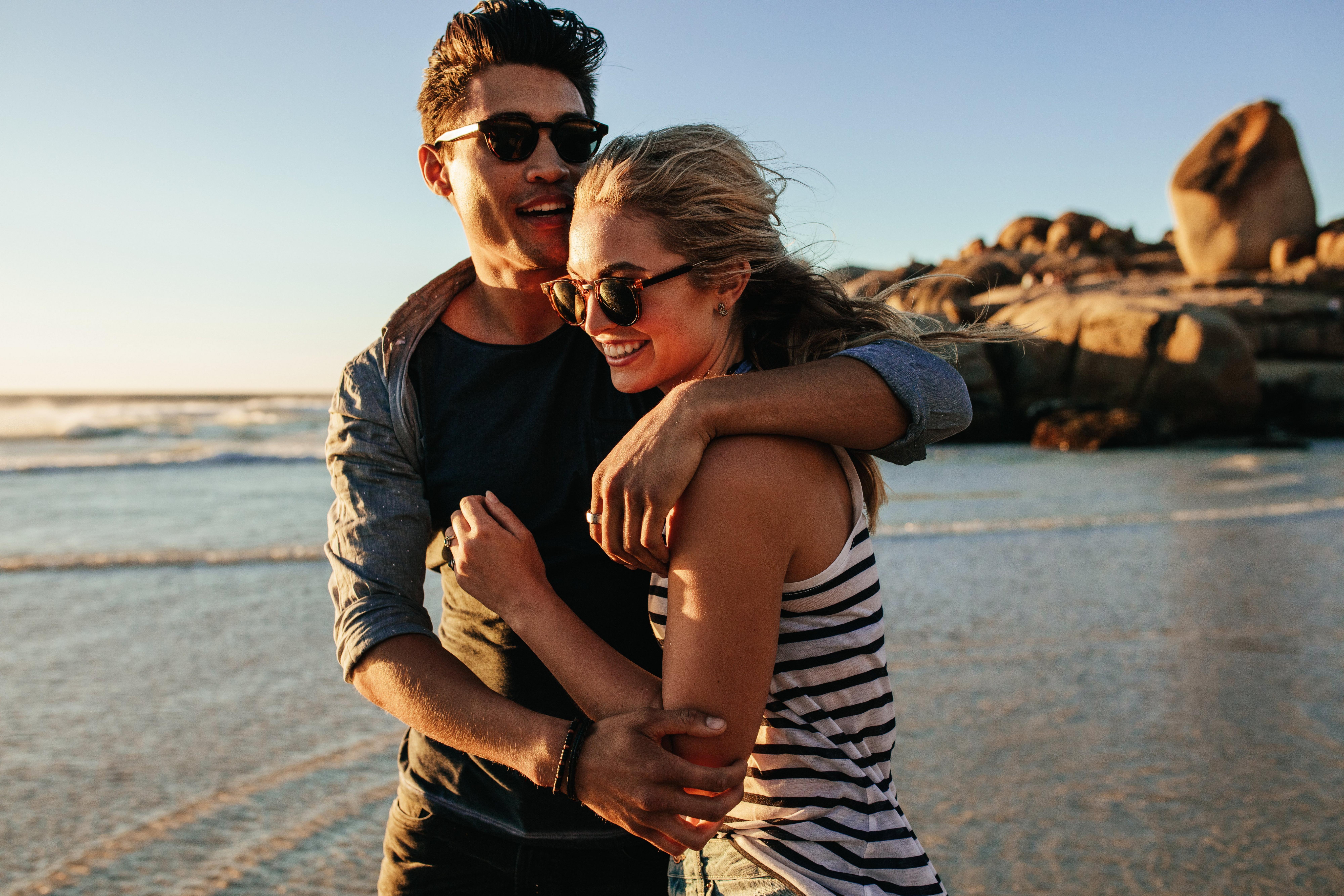 couple-laughing-together-seaside