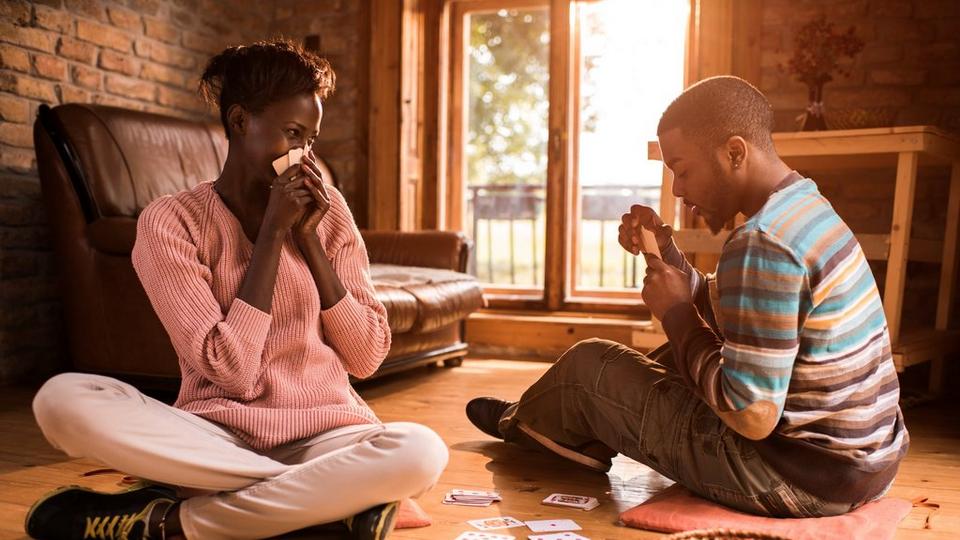 couple-playing-cards