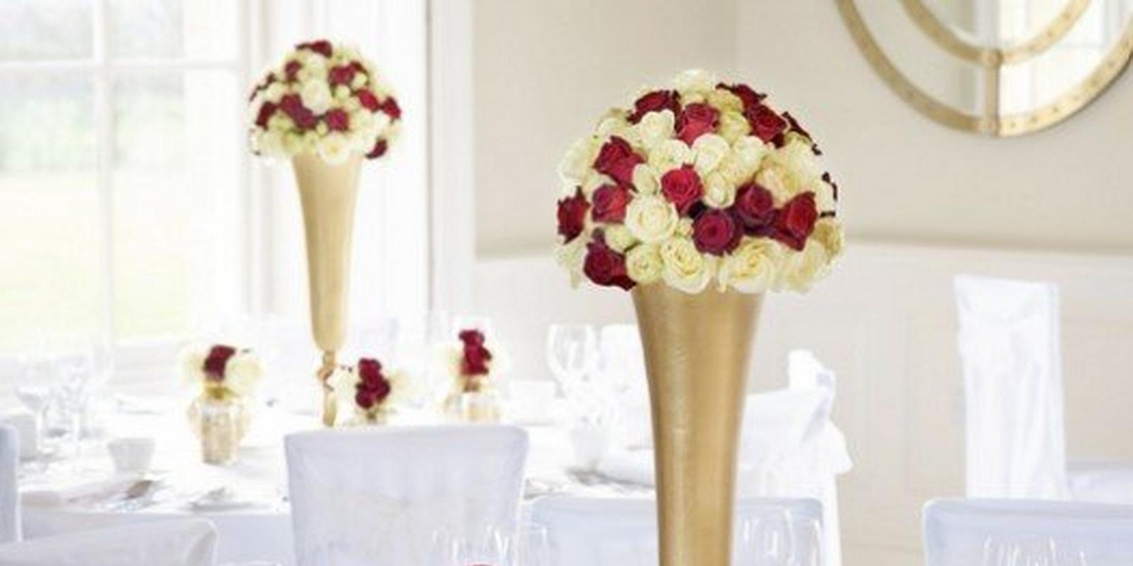 deep-roses-winter-wedding-flowers