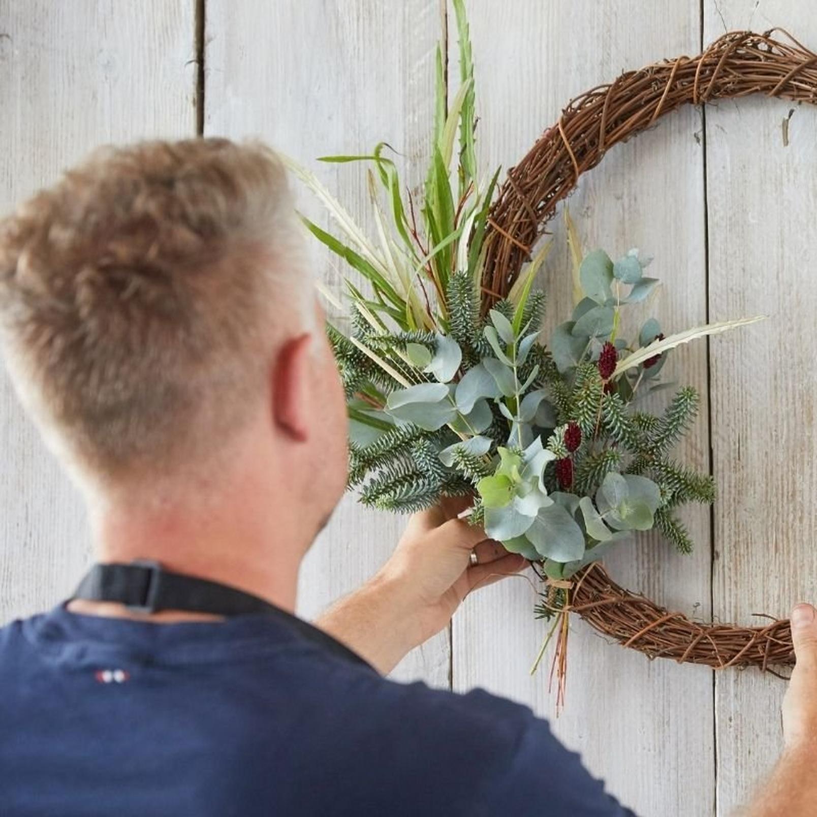 eco-friendly-wreath1-16