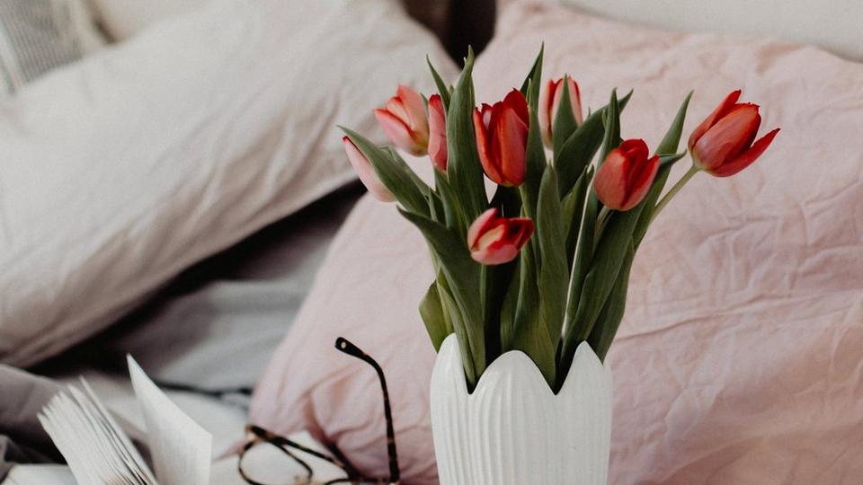 get-well-flowers-in-bed