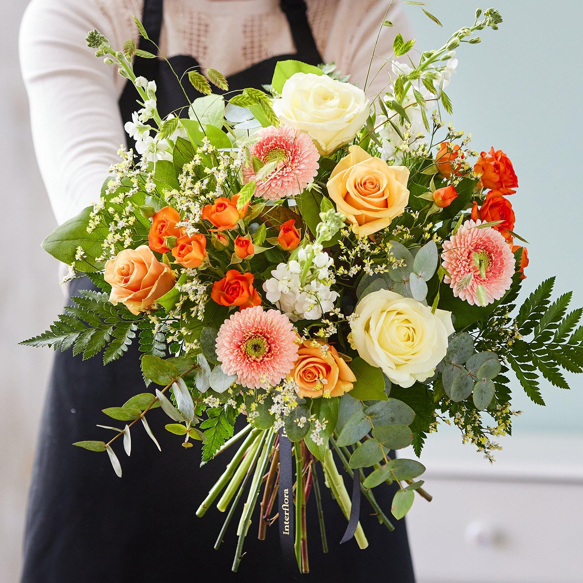 hand-tied-bouquet-made-with-the-finest-flowers-HTU7