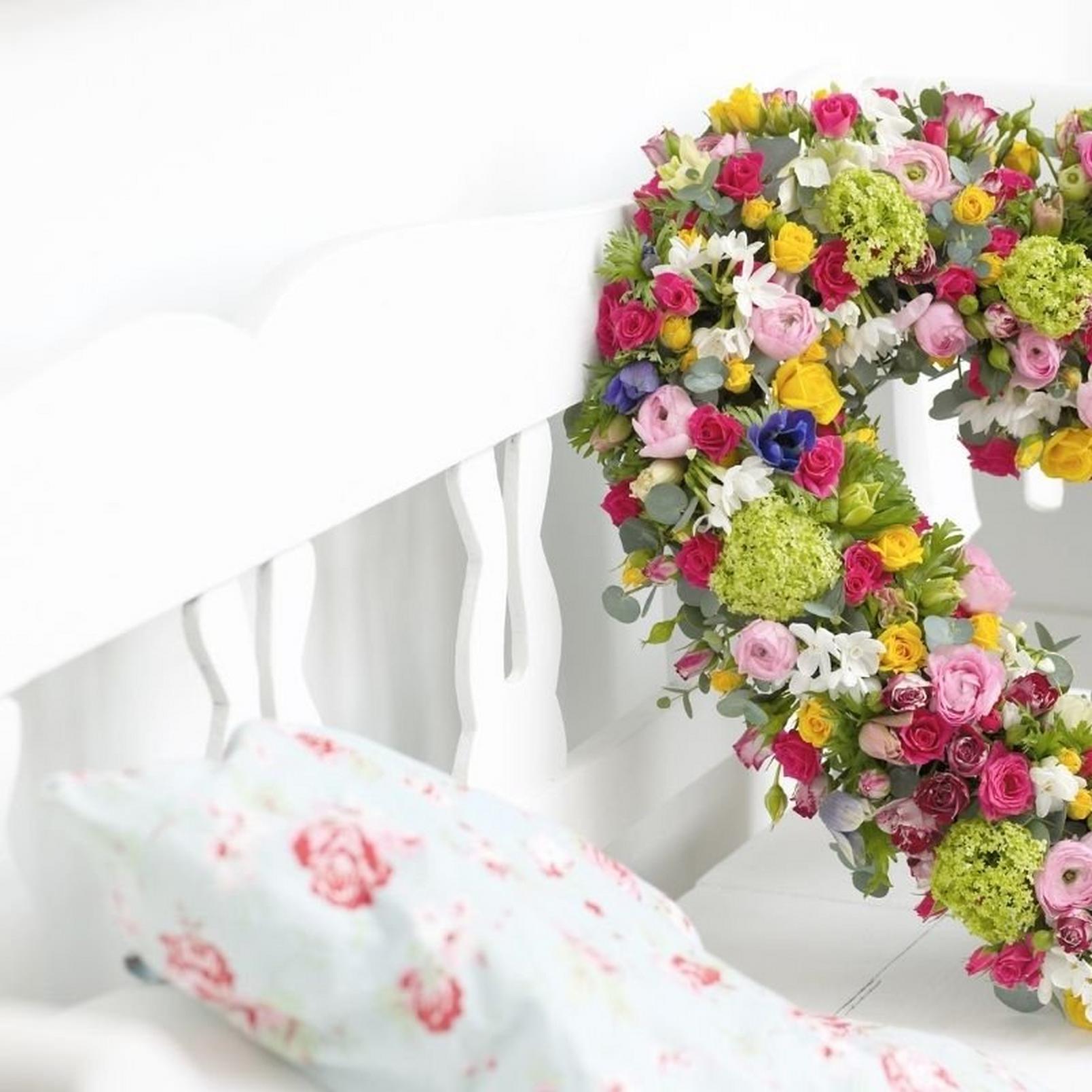 heart-wreath-spring-red-green-pinks