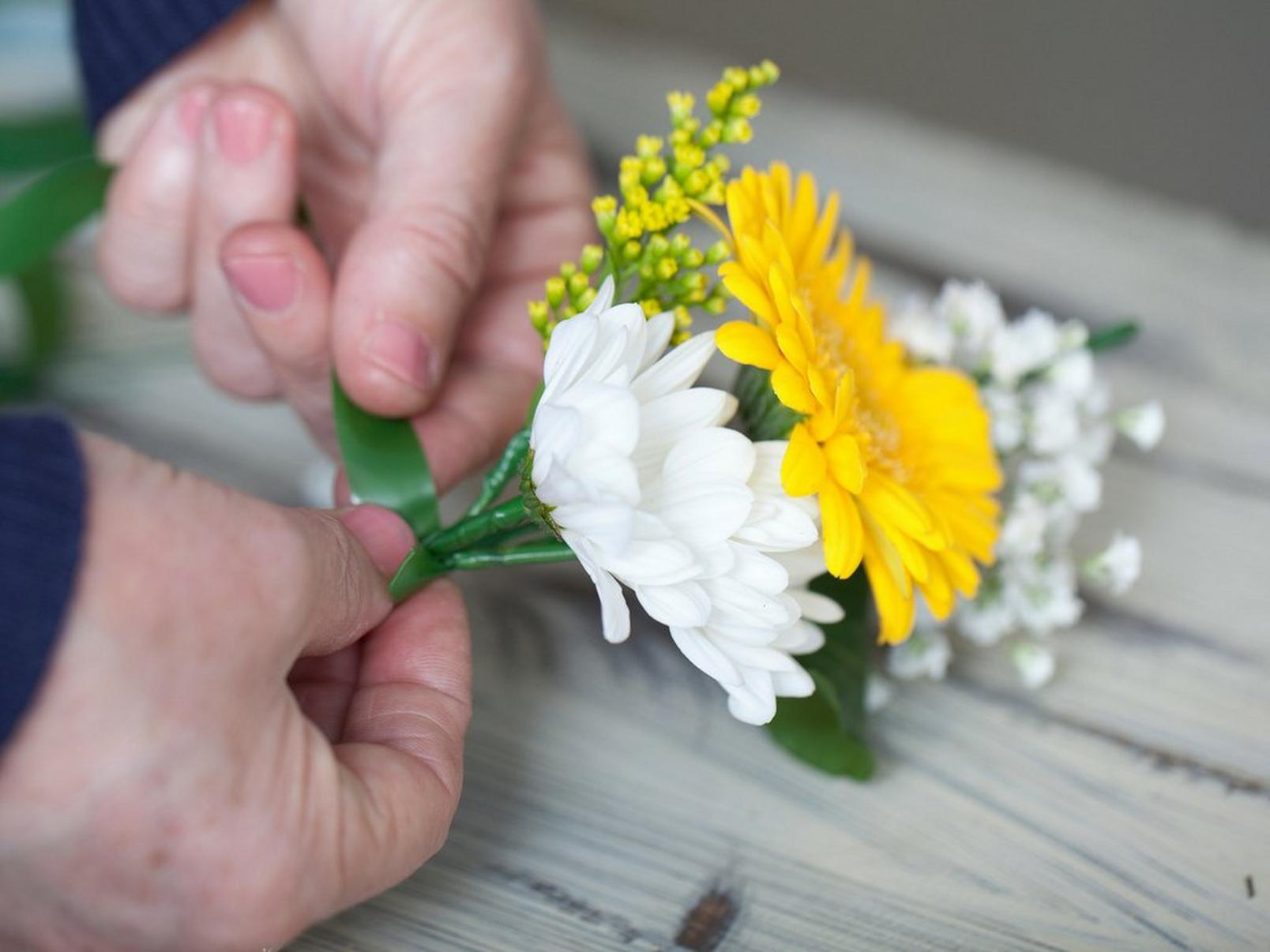 how-to-make-a-flower-crown-attaching-flowers-and-leaves-together