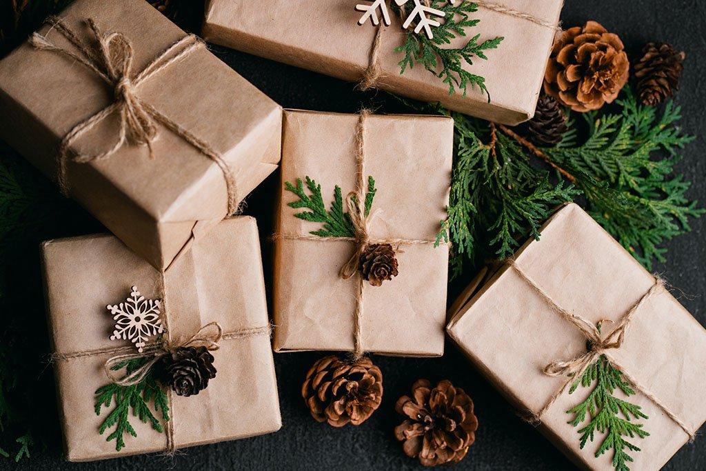 how-to-wrap-presents-like-a-pro-1
