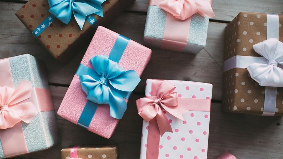 how-to-wrap-presents-like-a-pro-2