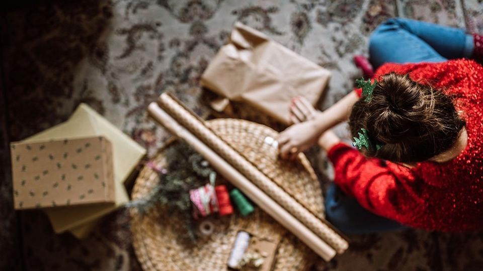 how-to-wrap-presents-like-a-pro-3