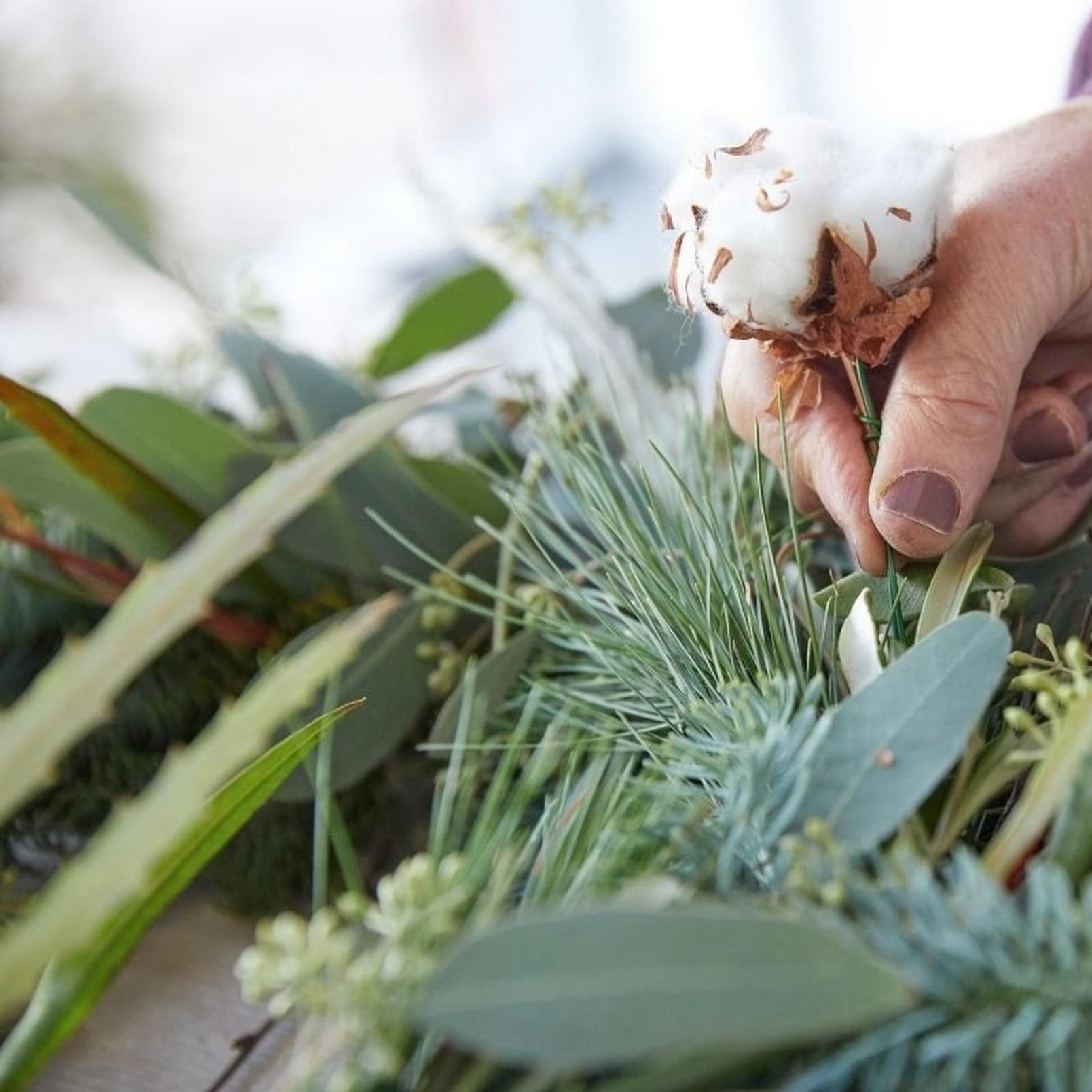 how_to_make_a_foilage_Christmas_wreath-11