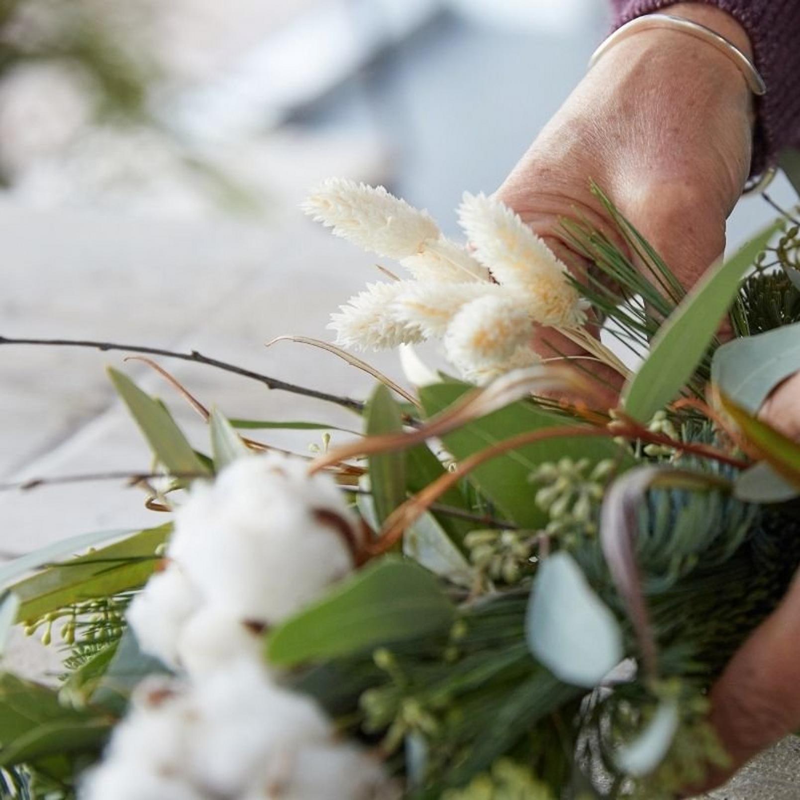 how_to_make_a_foilage_Christmas_wreath-14