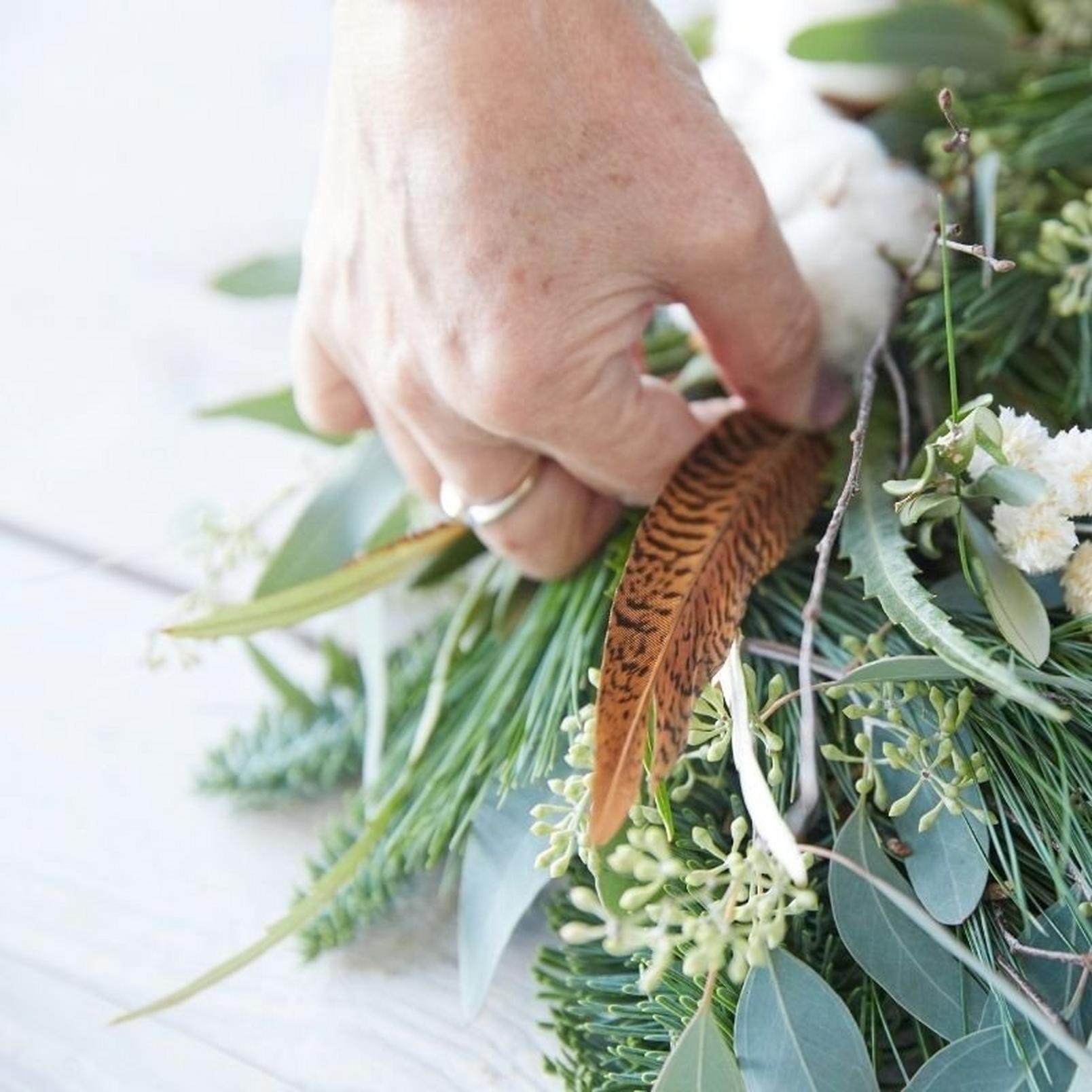 how_to_make_a_foilage_Christmas_wreath-15