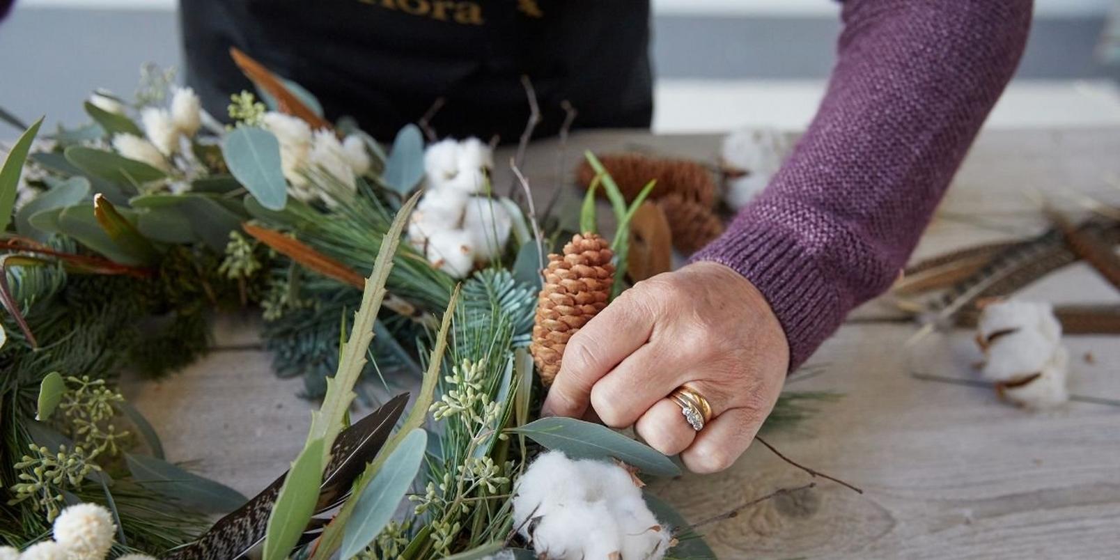 how_to_make_a_foilage_Christmas_wreath-17