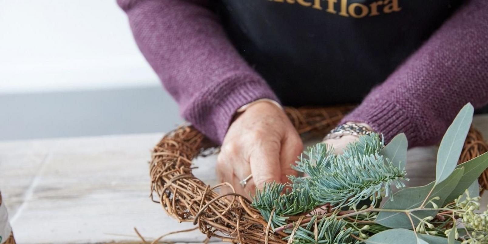 how_to_make_a_foilage_Christmas_wreath-3