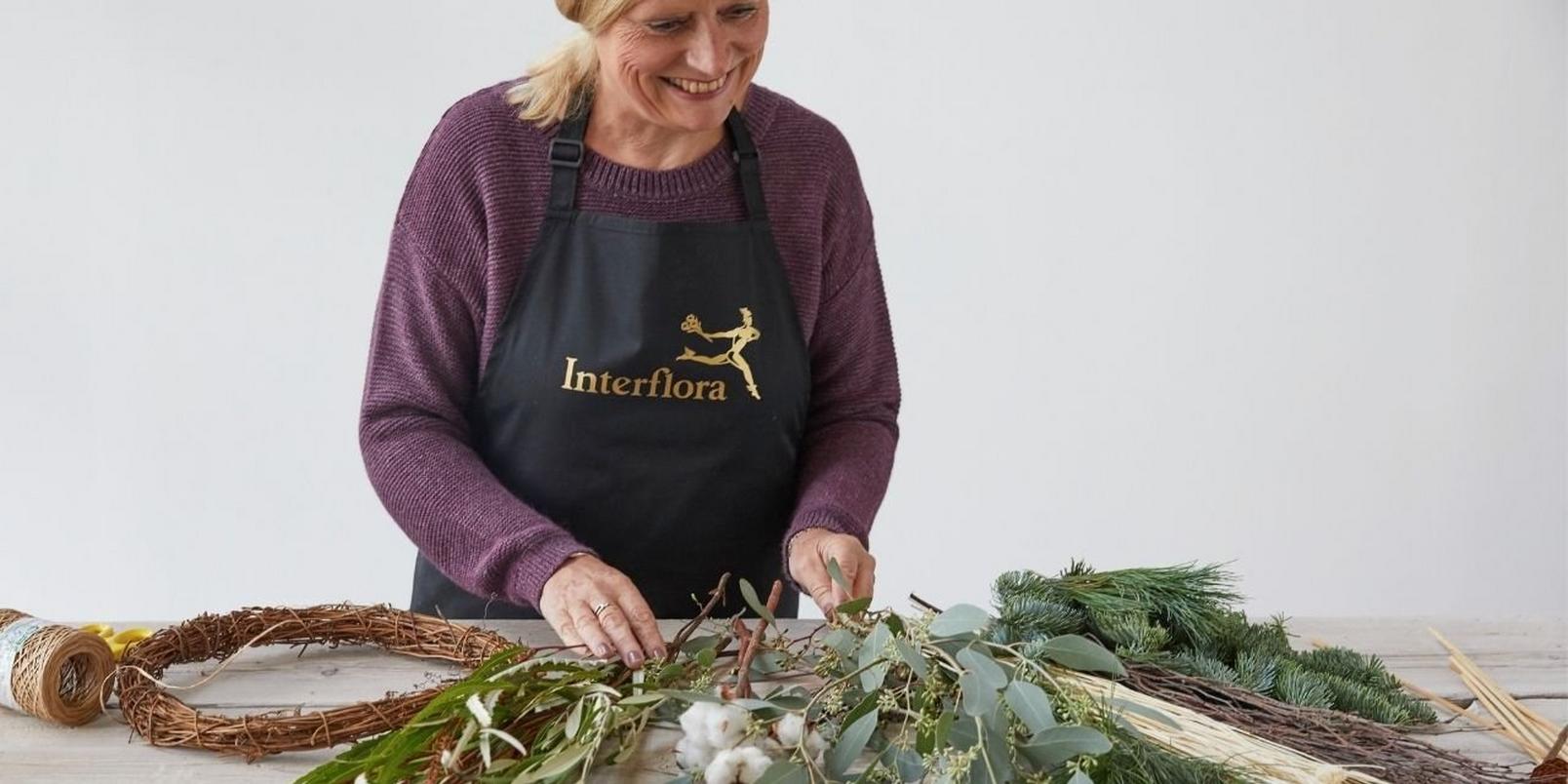 how_to_make_a_foilage_Christmas_wreath