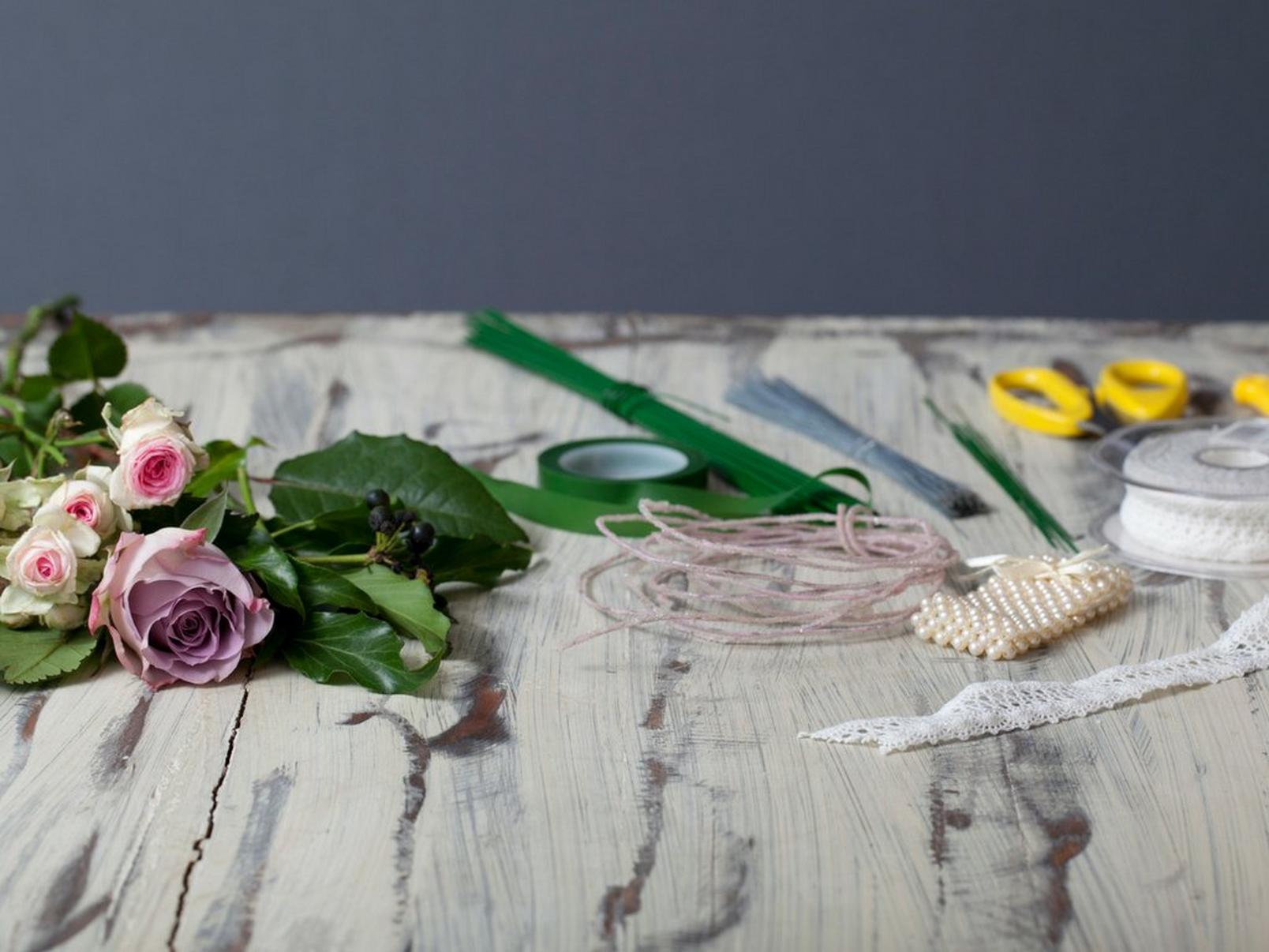 ingredients-to-make-corsage-rose-scissors-wire