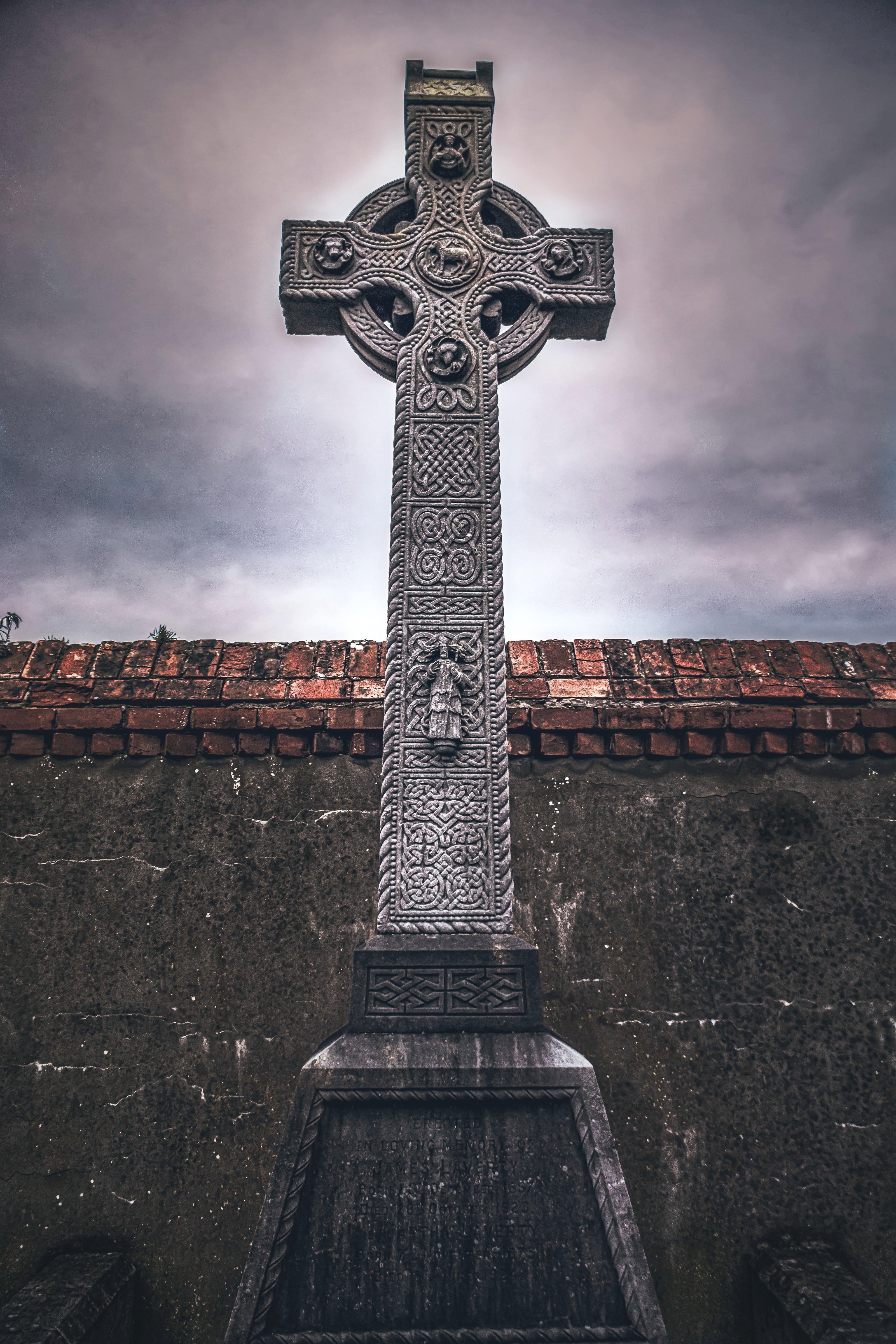 irish-grave-stone