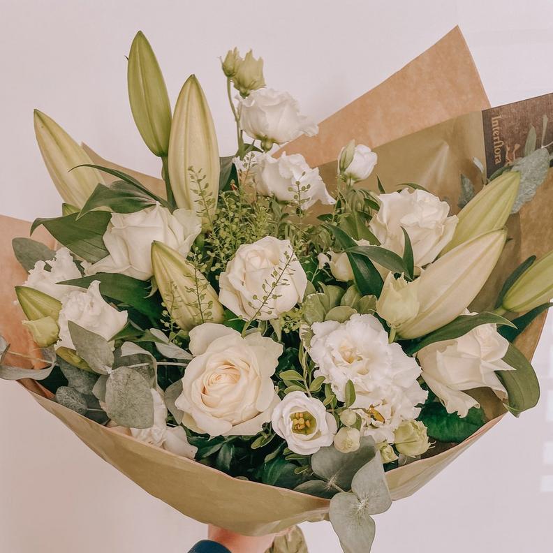 neutral-white-cream-bouquet-hand-tied