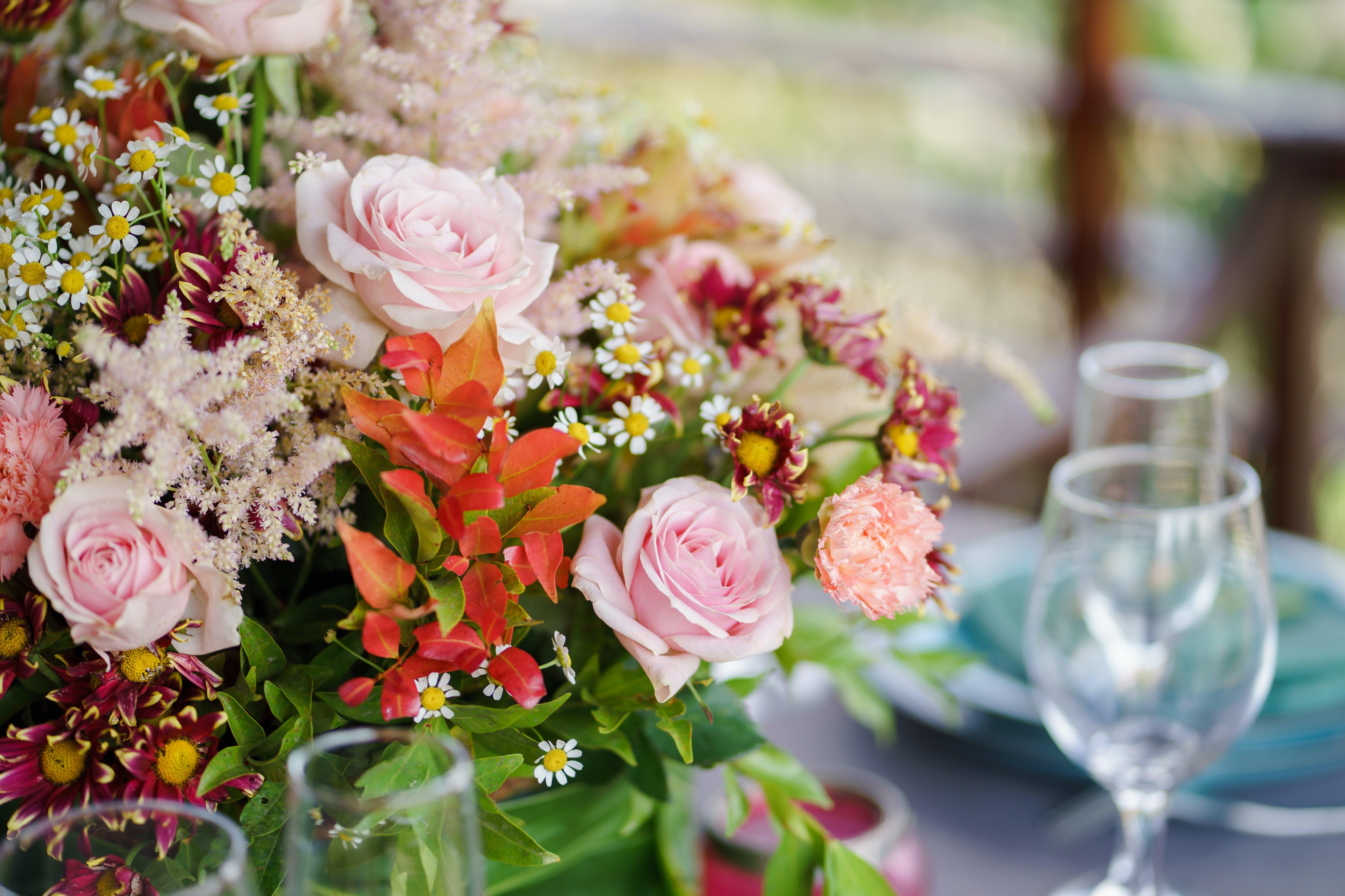 pink-floral-table-display